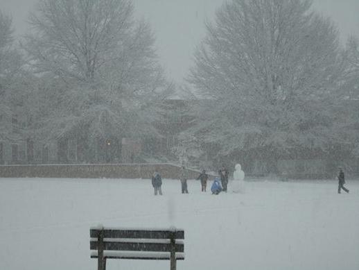 白雪覆盖的十大网赌靠谱信誉平台波托马克州立学院的档案照片